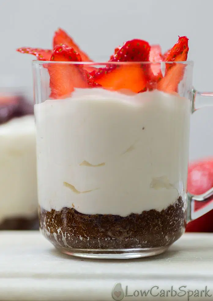 The best tips to make a delicious no bake keto cheesecake to share with family and friends. Only a few ingredients are needed to create a special low carb dessert!