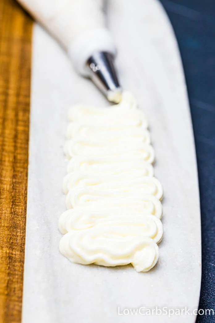 how to make delicious keto frosting with cream cheese