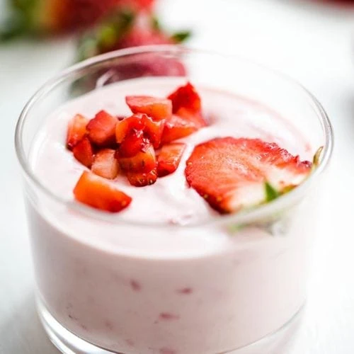 This low carb strawberry mousse is delicious. It tastes just like a no-bake keto cheesecake in a jar with only 5 ingredients.