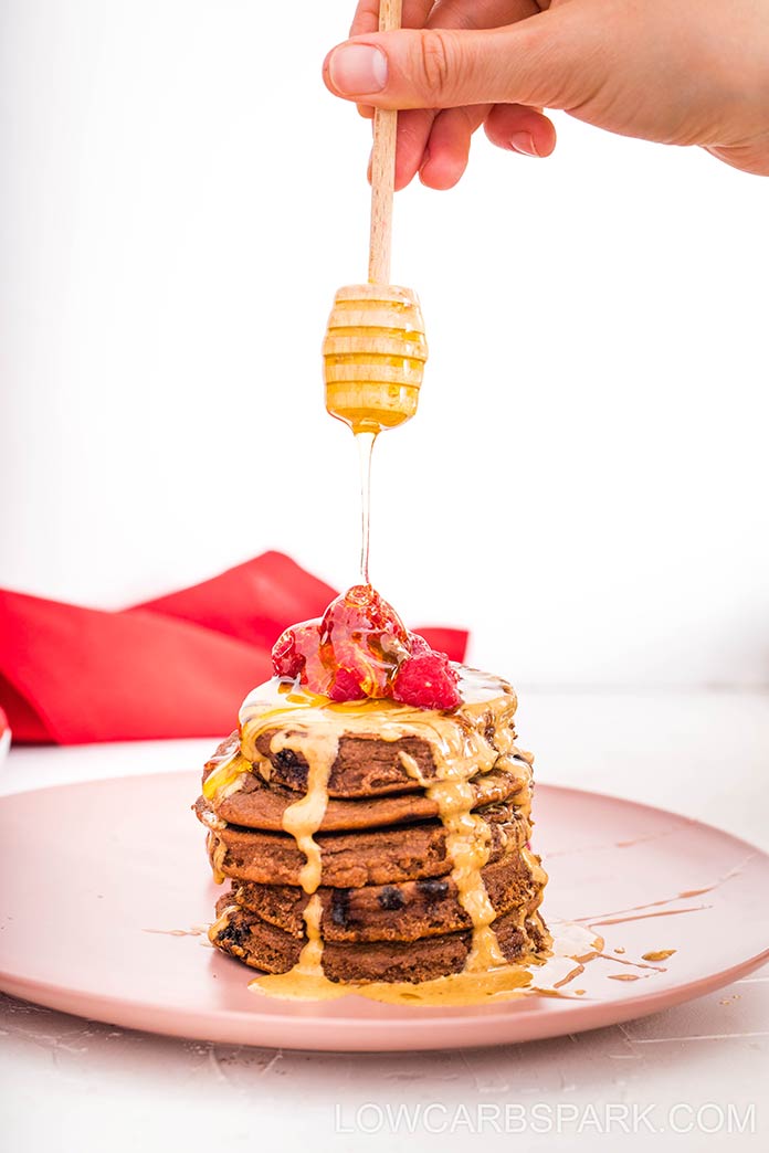 https://www.lowcarbspark.com/wp-content/uploads/2020/05/protein-pancakes-recipe.jpg