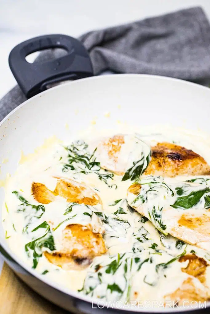 delicious chicken recipe with cream and spinach