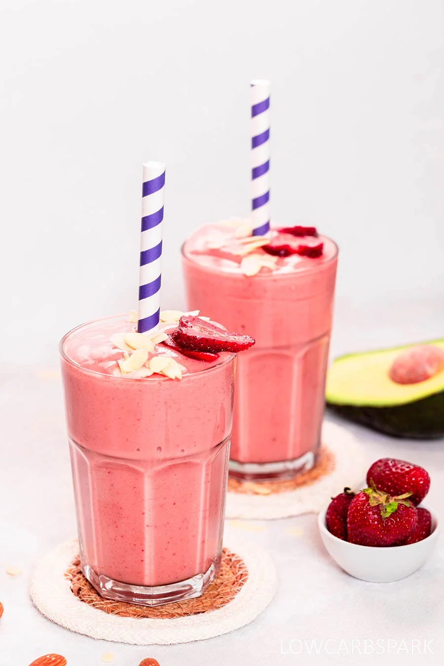 vegan strawberry avocado smoothie recipe