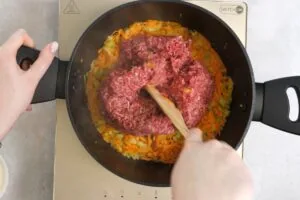 how to make Keto Cheeseburger Soup
