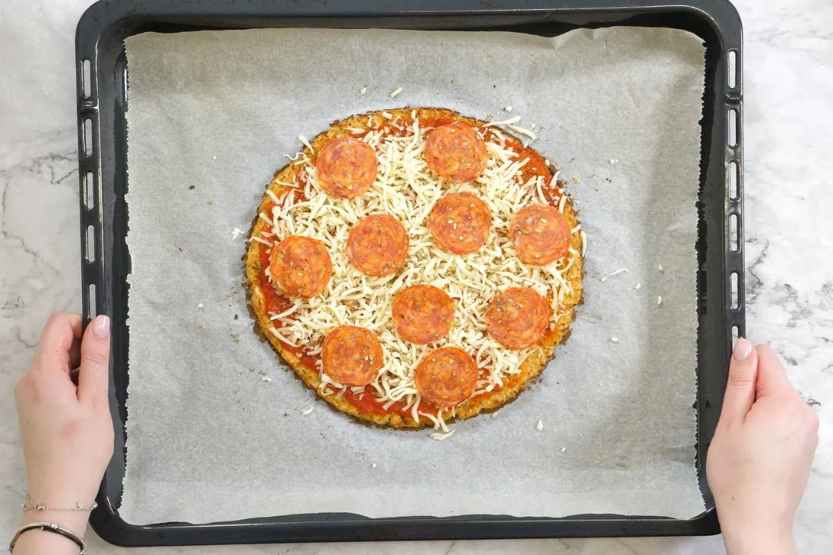 how to make cauliflower pizza crust